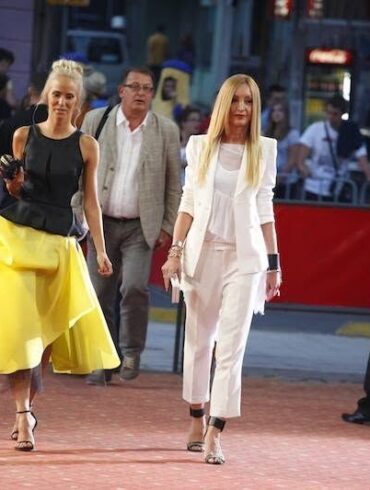 Selma Starfinger u elegantnoj bijeloj kreaciji na crvenom tepihu Sarajevo Film Festivala