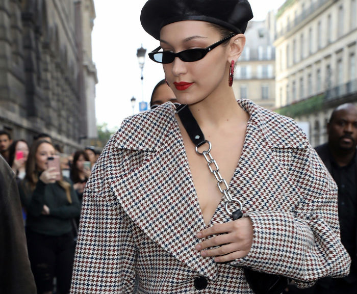 Bella-Hadid-micro-sunglasses-and-beret