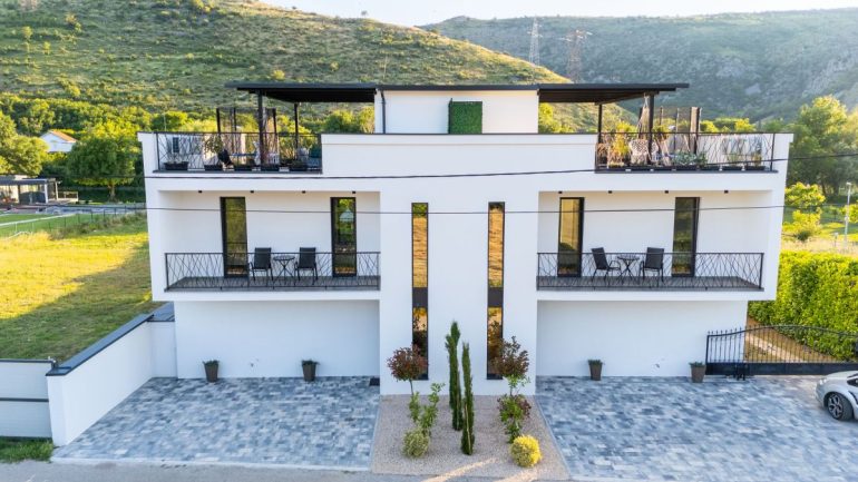 Dream River Escape Mostar i Luxe Waters Retreat