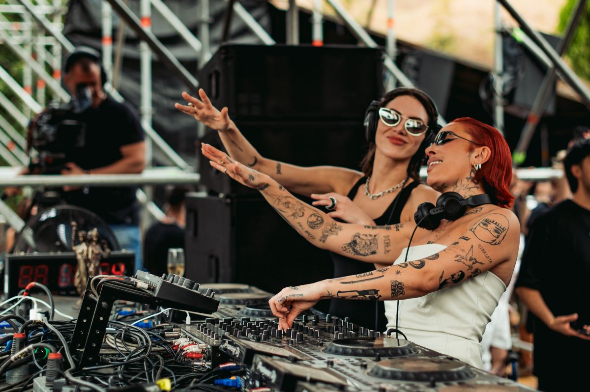 Indira Paganoto b2b Sara Landry_Dance Arena