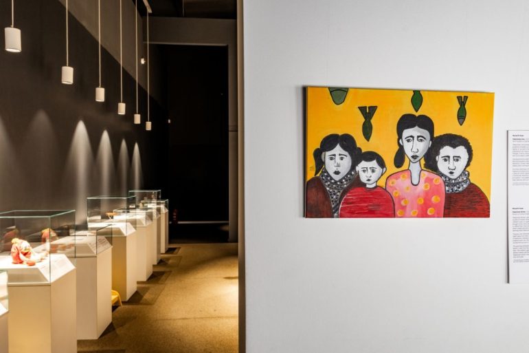 Murad Al-Assar, The Rose and the War (Ruža i rat), 2025 Gaza bijenale – Sarajevski paviljon, Muzej ratnog djetinstva fotografija: Benjamin Ibrulj