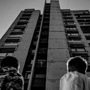 Hoću kući predstava