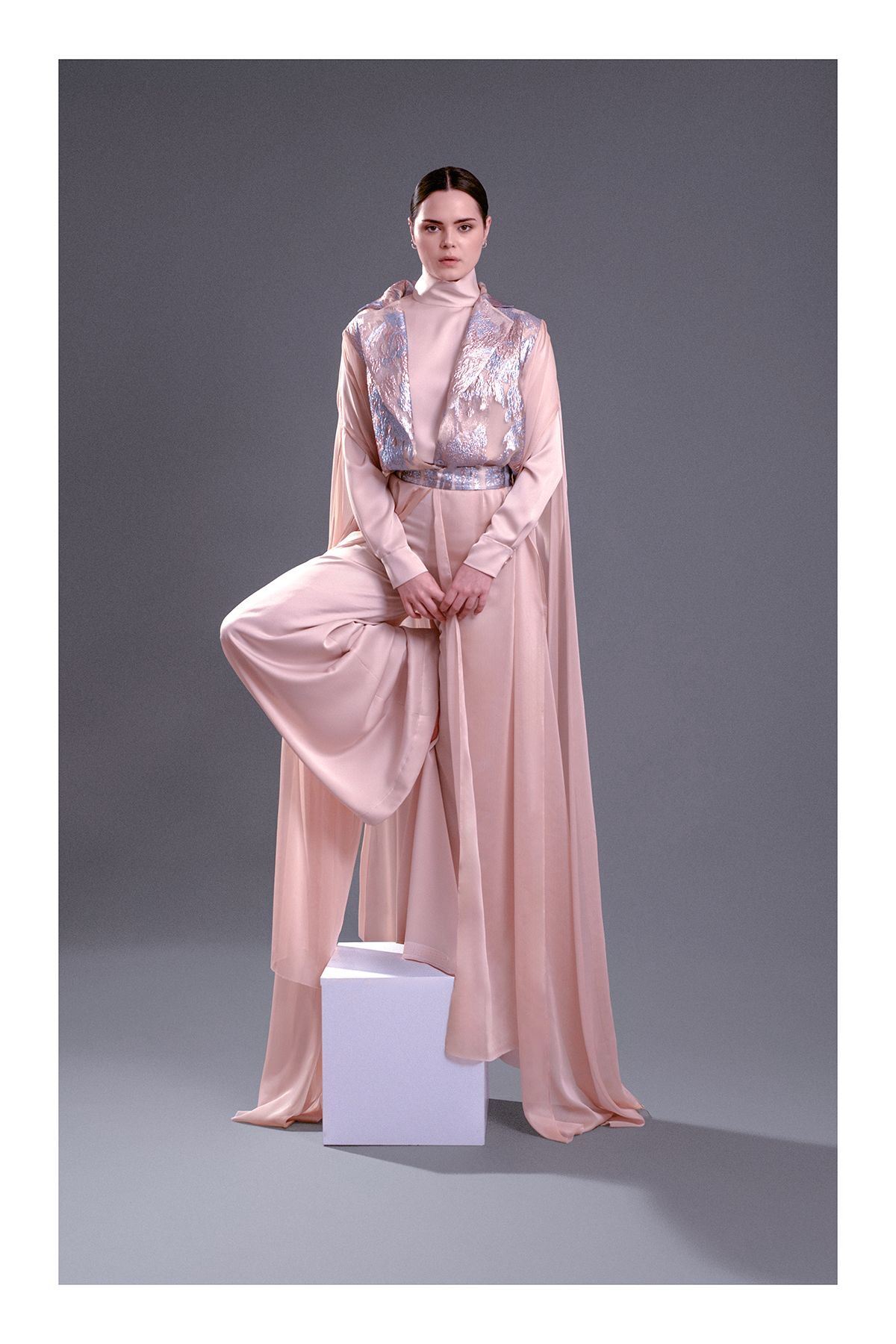 Kaftan studio predstavlja lookbook za komade iz capsule kolekcije "Modest edition".