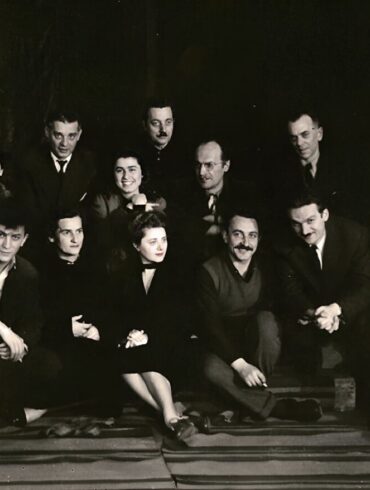 MLADOST PRED SUDOM 1955 Ansambl predstave Jurislav Korenic sa ansamblom (2)