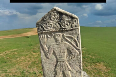 Naslovnica knjige „El Durmiente Pétreo“ (Kameni spavač) na španskom jeziku.