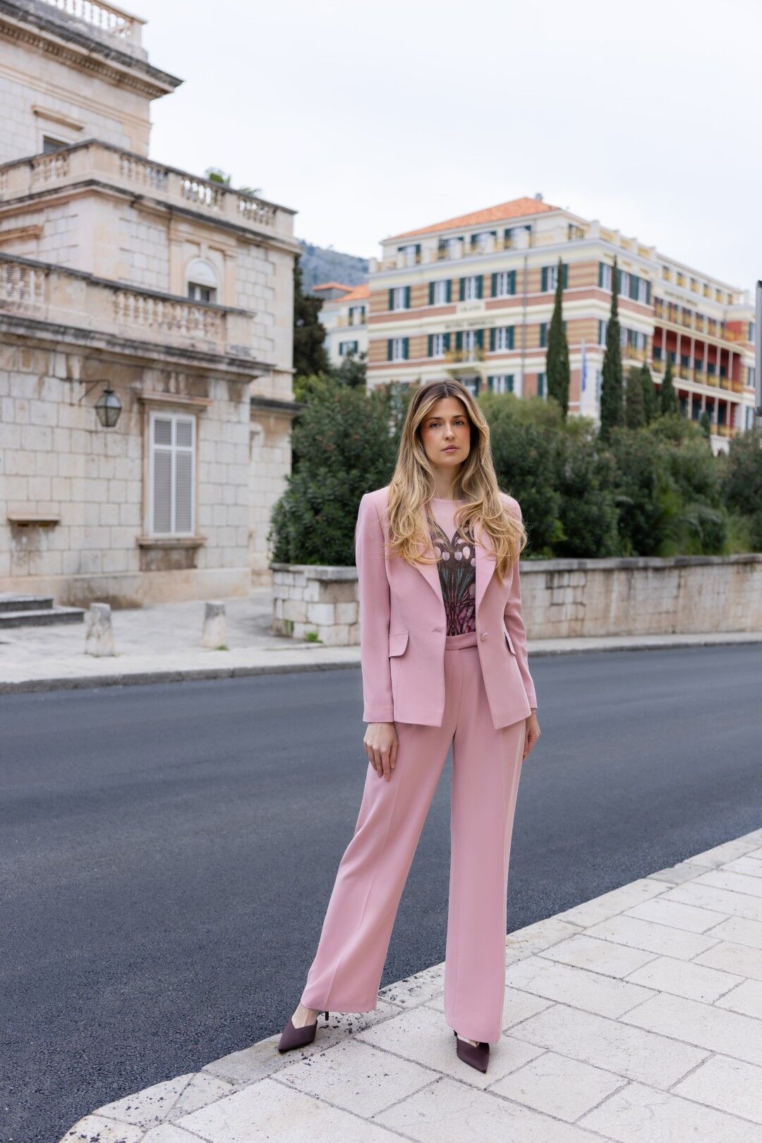 Belma Tvico Continuum SS 2026 roze odijelo custom print šal Dubrovnik