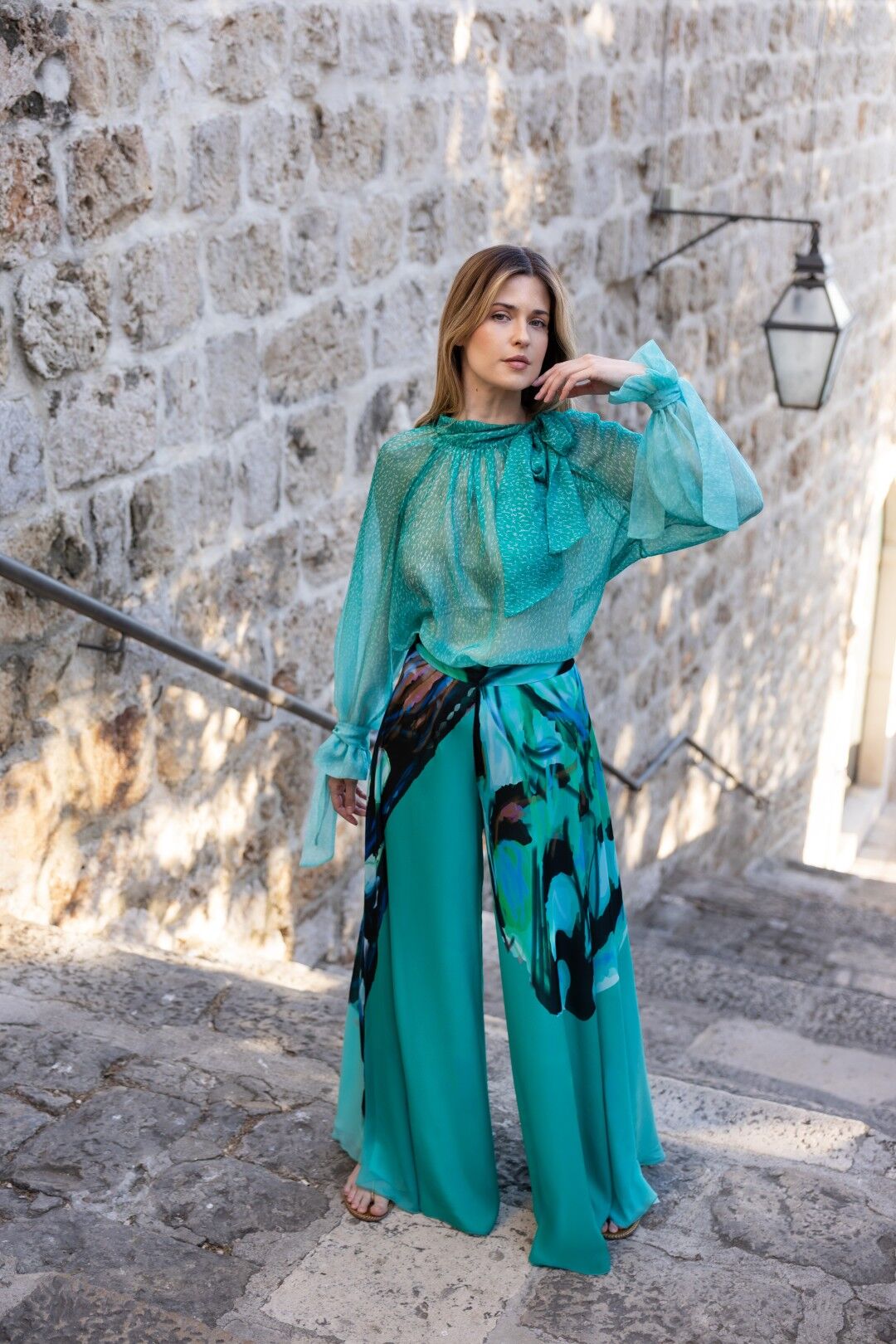 Belma Tvico Continuum SS 2026 tirkizna bluza zelene hlače custom print