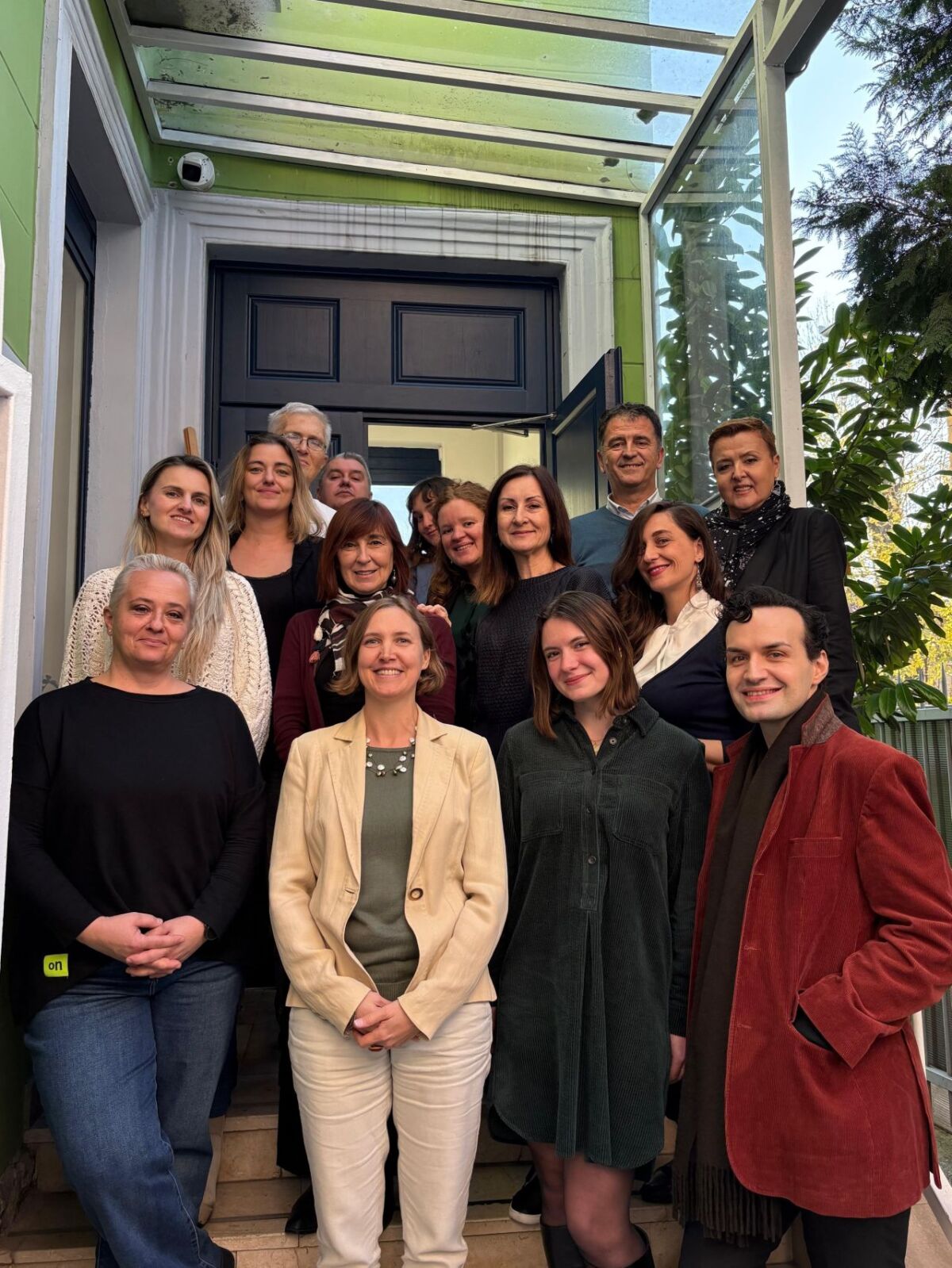 Zajednički portret tima Francuskog instituta u BiH i Odjela za saradnju i kulturnu djelatnost Ambasade Francuske na čelu sa Loé Lagrange