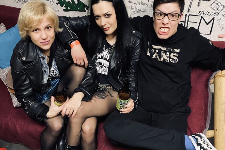 Beogradski punk rock bend Replicunts: članice poziraju u – Katarina, Sanja, Barbara