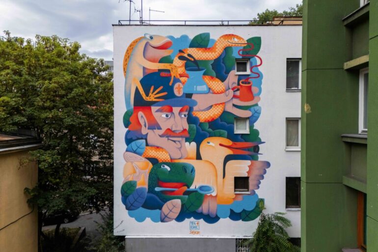 Umjetnica Tea Jurišić oslikava mural tijekom FASADA Festivala 2025, rad u progresu na velikoj zidnoj površini