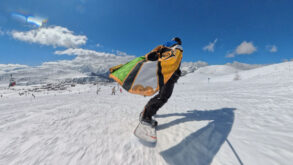 Maida Ribić skija na stazi Alpe d'Huez tokom Tomorrowland Winter festivala 2026