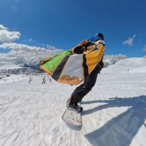 Maida Ribić skija na stazi Alpe d'Huez tokom Tomorrowland Winter festivala 2026