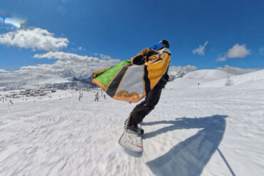 Maida Ribić skija na stazi Alpe d'Huez tokom Tomorrowland Winter festivala 2026