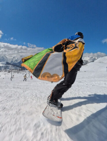 Maida Ribić skija na stazi Alpe d'Huez tokom Tomorrowland Winter festivala 2026