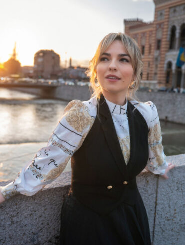 Alma Subašić, interpretatorka sevdalinke, u promotivnoj fotografiji za pjesmu Glasom iz sehara