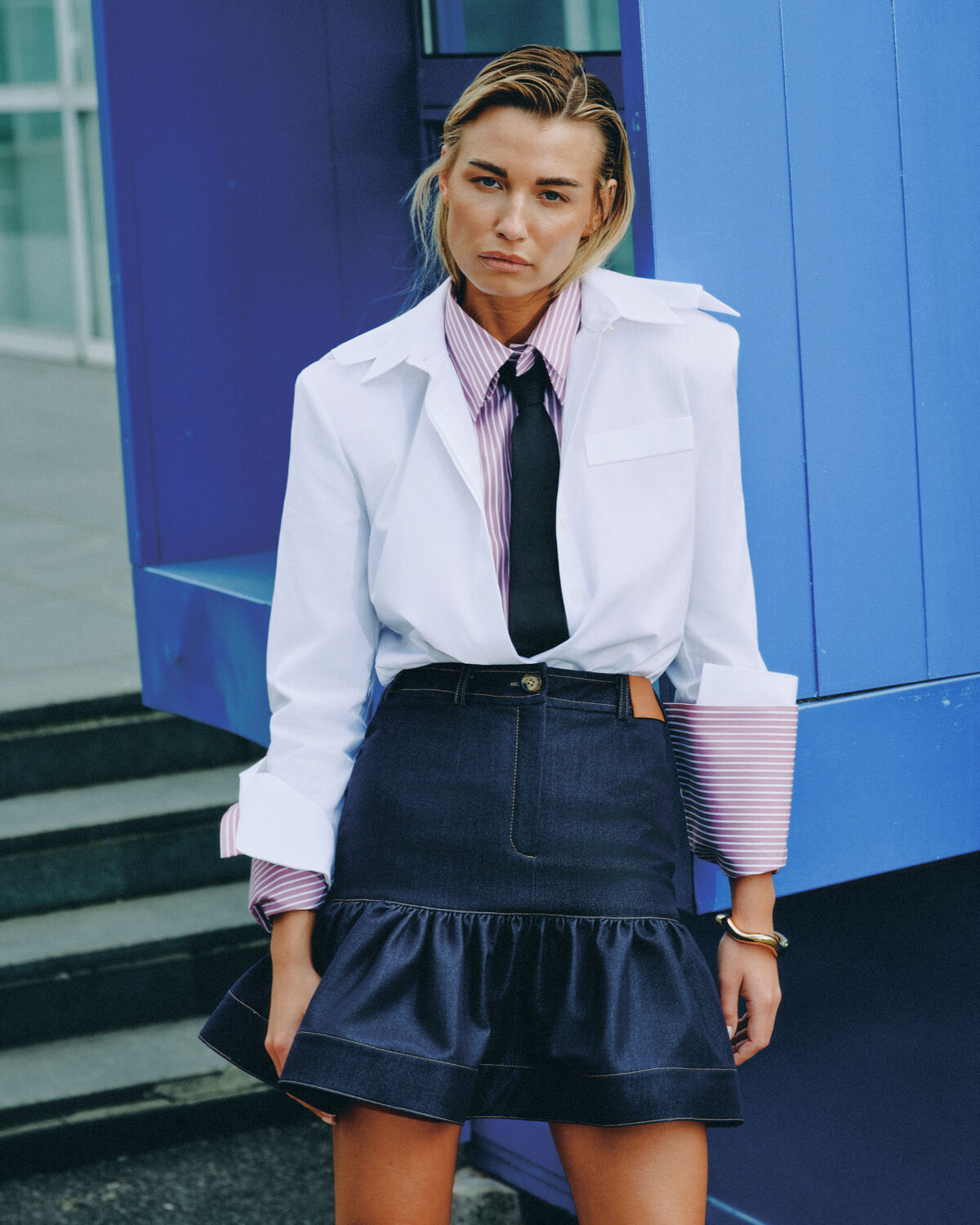 Model nosi Eterna košulju Unikat u novim bojama iz kolekcije Signature 002