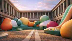 Imverzivna instalacija tvrtke Škoda na Milano Design Weeku u dvorištu Palazzo del Senato, s velikim skulpturama u boji gline