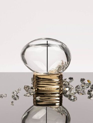 Pure Diamond luksuzni parfem – prozirna bočica s kristalima