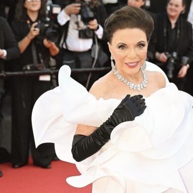 Joan Collins na crvenom tepihu na Filmskom festivalu u Cannesu, 2026