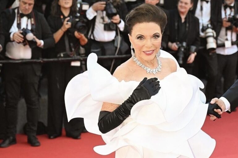 Joan Collins na crvenom tepihu na Filmskom festivalu u Cannesu, 2026