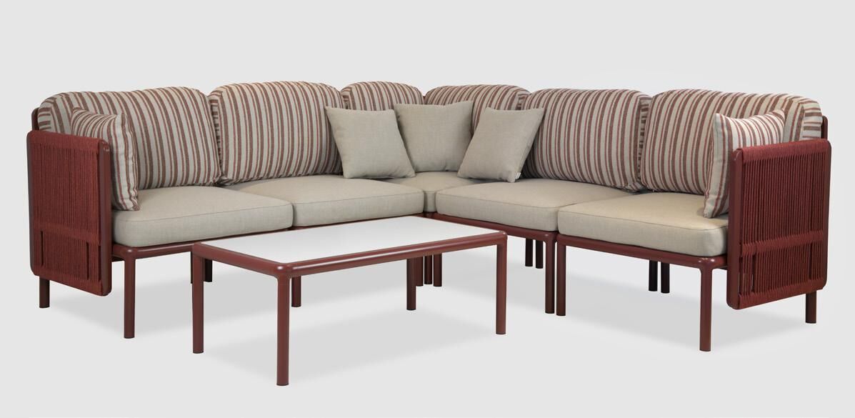 Rattan Sedia modularna outdoor sofa bordo boja prugasti jastuci bijeli stol terasa