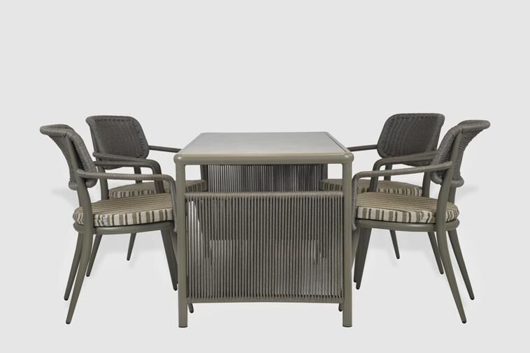 Rattan Sedia baštenski set stol i četiri stolice sivo smeđa outdoor čiste forme