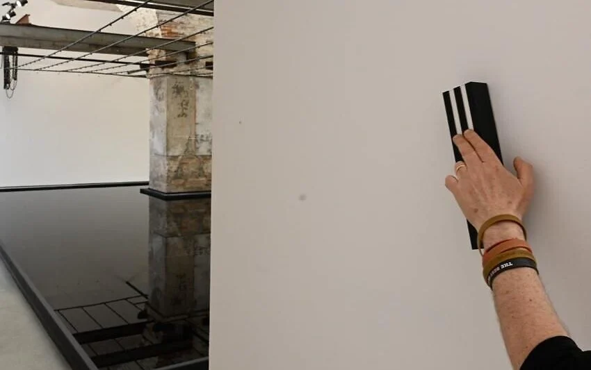 prevedi mi ovo na bosanaki One of the mezuzah scrolls affixed to a doorway inside the Israel pavilion at the Venice 2026 Biennale Art, May 11, 2026. (Courtesy)