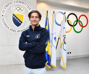 Alek Tanković, bivši predstavnik SAD-a, osvojio je prvo mjesto u juniorskoj konkurenciji na svom prvom nastupu za Bosnu i Hercegovinu u umjetničkom klizanju.