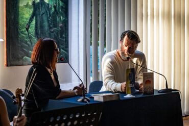 Tuzla_promocija knjige Jasmina Porobića_Želim njega, glupana