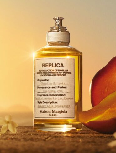 Maison Margiela Replica Chasing Sunsets EDT bočica uz svježi mango i bijele cvjetove tuberoze