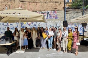 Grupna fotografija učesnica programa Žene i Škoda ispred Orea Marketa na lokaciji bivšeg Metalca u Sarajevu, juni 2026