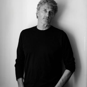 Poljski reditelj Paweł Pawlikowski, autor filma Očevina, crno-bijeli portret