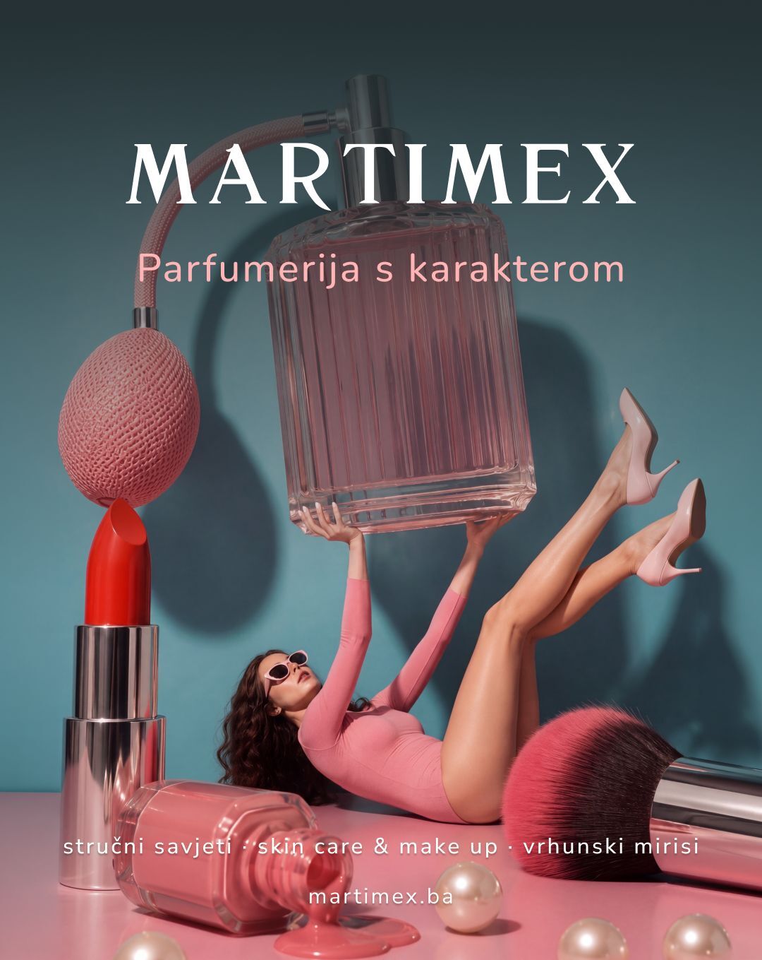 Martimex parfimerija - vrhunski parfemi, skincare i makeup proizvodi u kreativnoj kompoziciji s ružem i četkicom za puder
