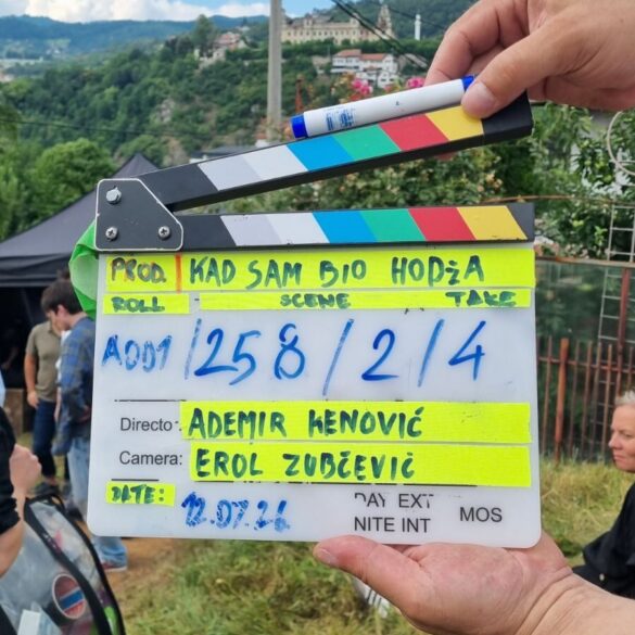 Filmska klapa sa natpisom Kad sam bio hodža, redatelj Ademir Kenović, na snimanju na Alifakovcu u Sarajevu