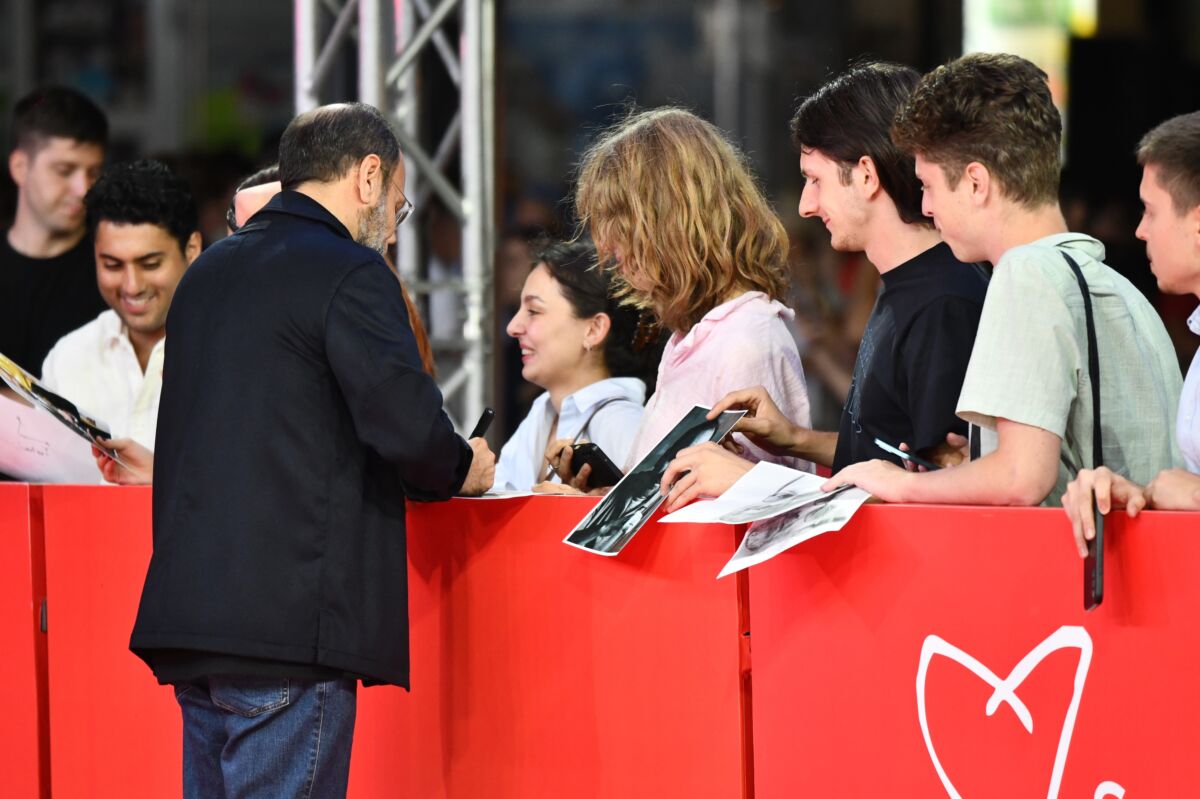 Asghar Farhadi potpisuje autograme publici na Sarajevo Film Festivalu. Foto: FBL