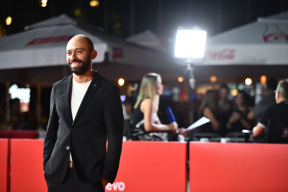 Atmosfera s crvenog tepiha ispred Narodnog pozorišta Sarajevo tokom pete večeri Sarajevo Film Festivala.