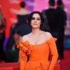 Yasmine Al Massri u narandžastoj kreaciji Laitha Maaloufa na crvenom tepihu Sarajevo Film Festivala
