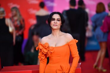Yasmine Al Massri u narandžastoj kreaciji Laitha Maaloufa na crvenom tepihu Sarajevo Film Festivala