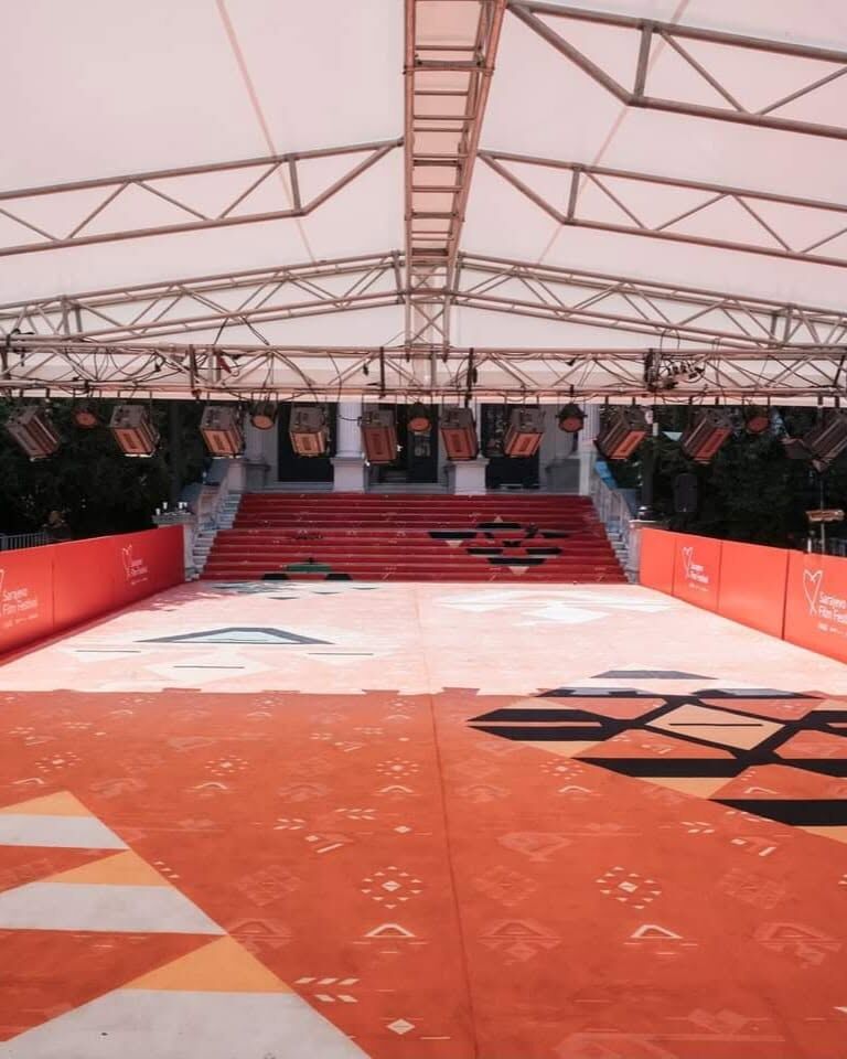 Crveni tepih Sarajevo Film Festivala ispred Narodnog pozorišta u Sarajevu