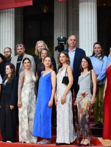 Treći dan 32. Sarajevo Film Festivala donio je nove premijere Takmičarskog programa, susrete s regionalnim filmskim autorima i dvije velike projekcije pod otvorenim nebom.