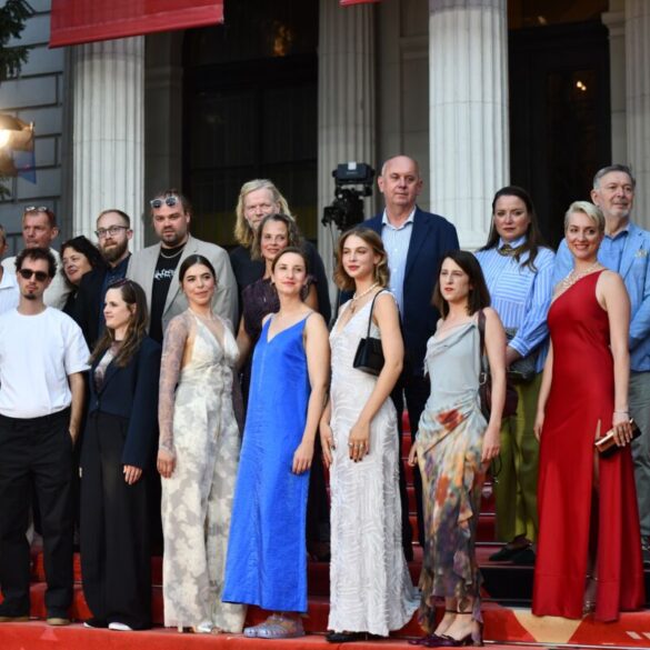 Treći dan 32. Sarajevo Film Festivala donio je nove premijere Takmičarskog programa, susrete s regionalnim filmskim autorima i dvije velike projekcije pod otvorenim nebom.