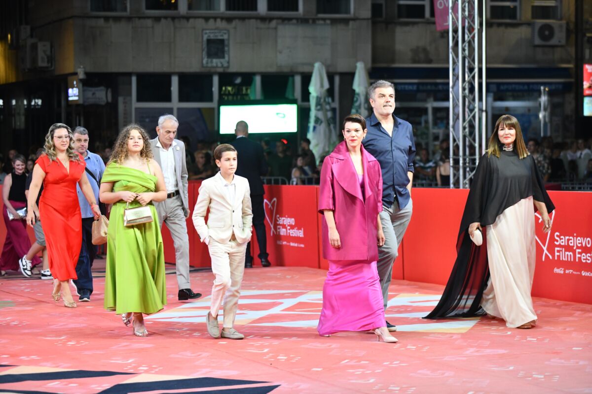 Treći dan 32. Sarajevo Film Festivala donio je nove premijere Takmičarskog programa, susrete s regionalnim filmskim autorima i dvije velike projekcije pod otvorenim nebom.