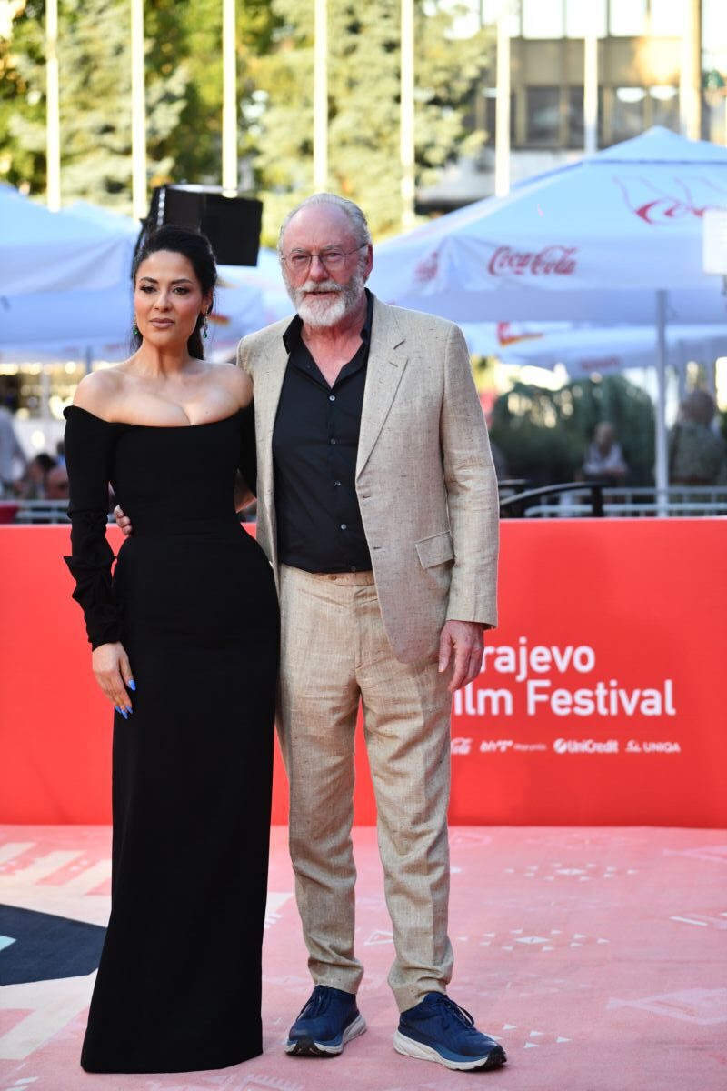 Yasmine Al Massri u dugoj crnoj off-shoulder haljini na šestoj večeri Sarajevo Film Festivala 2026.