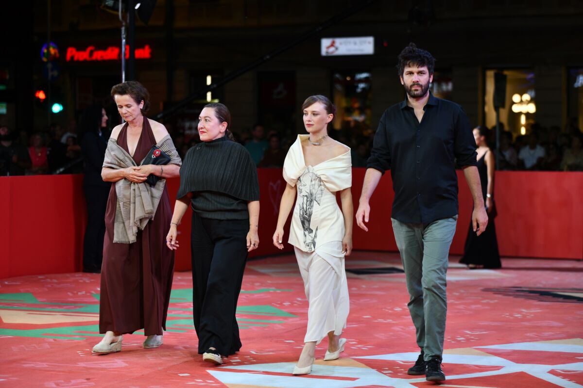 Žiri Takmičarskog programa – igrani film 32. Sarajevo Film Festivala čine glumica Emily Watson (predsjednica), reditelj Igor Bezinović, glumica Sara Klimoska, direktor Europske filmske akademije Matthijs Wouter Knol i rediteljica Athina Rachel Tsangari.