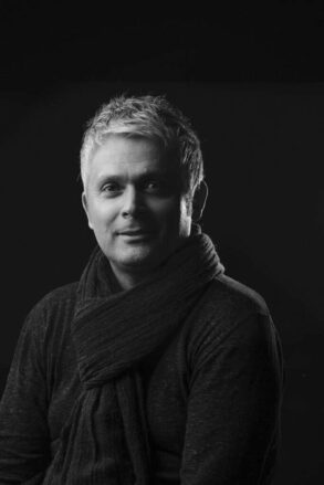Elvedin Nezirović, bosanskohercegovački pisac, crno-bijeli portret (foto: Tanja Draškić Savić)