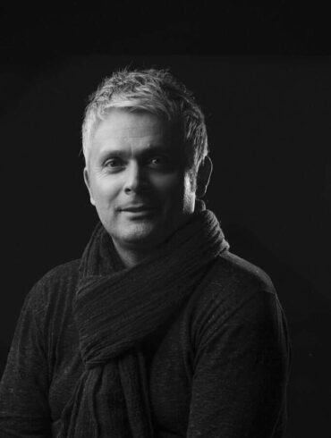 Elvedin Nezirović, bosanskohercegovački pisac, crno-bijeli portret (foto: Tanja Draškić Savić)