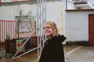 Portret Ewe Anne Kumelowski u urbanom prostoru Sarajeva