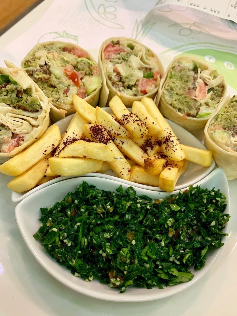 Falafel wrapovi i tabbouleh u Falafel Restaurantu u Sarajevu