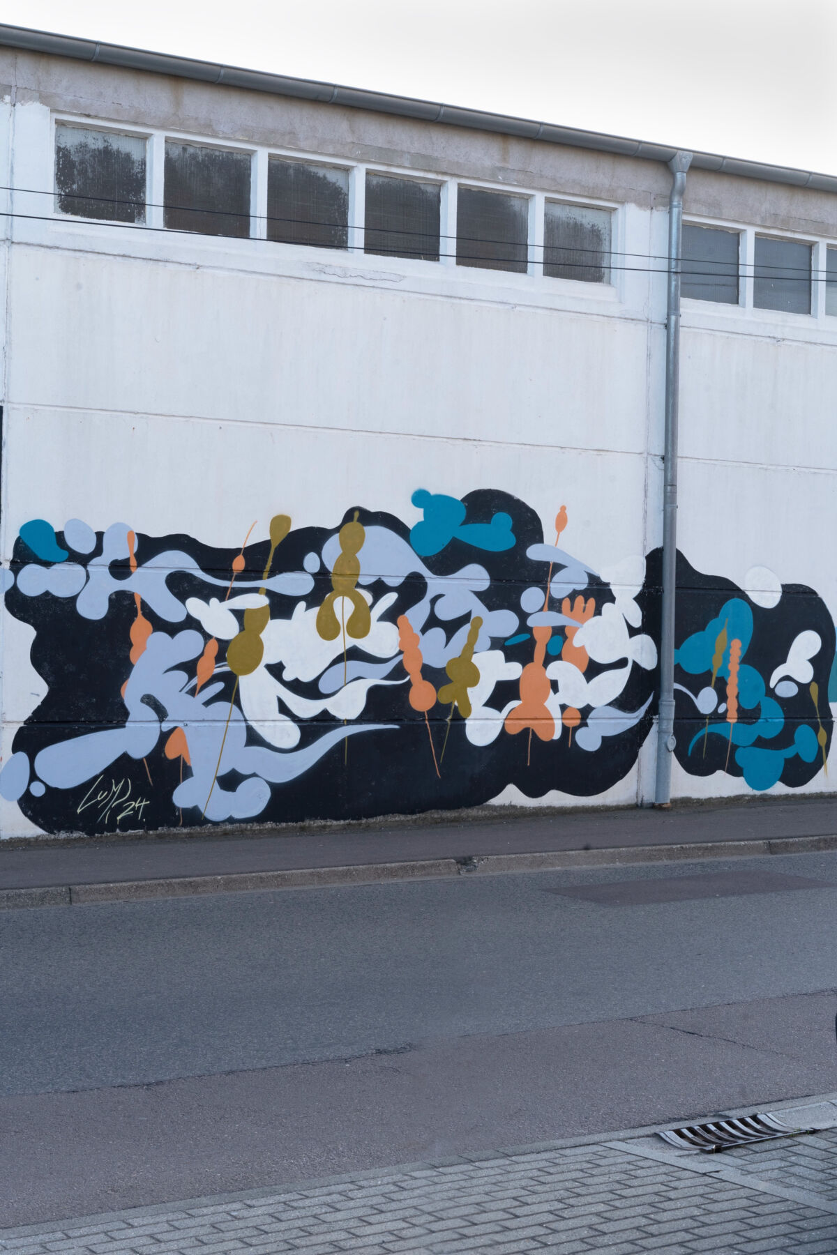 Abstract mural by Luisa Keintzel Lumi