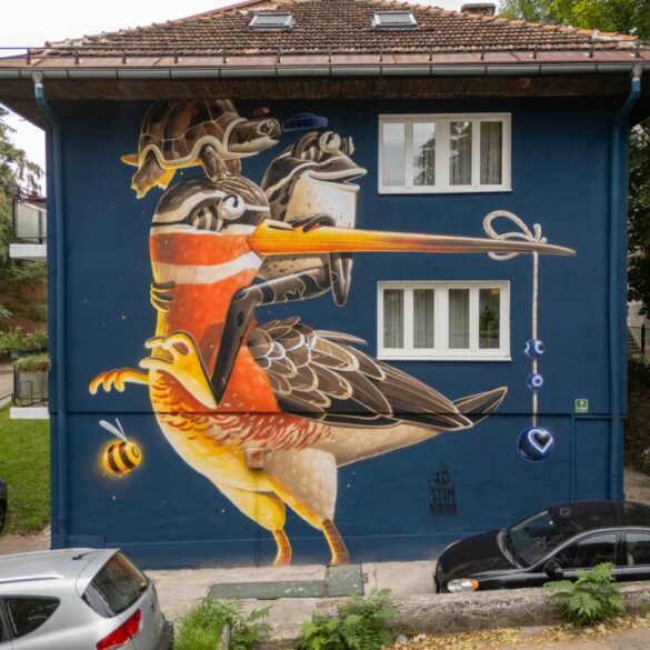 Mural umjetnika STOM 500 na fasadi zgrade u Sarajevu, prikaz ptice, kornjače i žabe